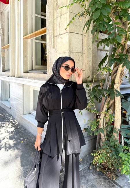 طقم قطعتين باللو ن الاسود