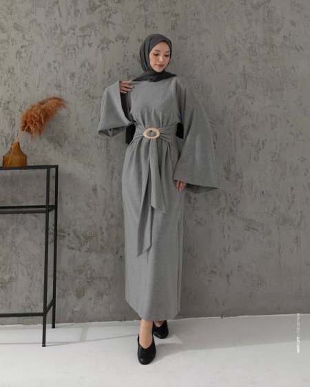 فستان صوف باللون الرمادي