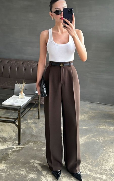 بنطلون باللون البني