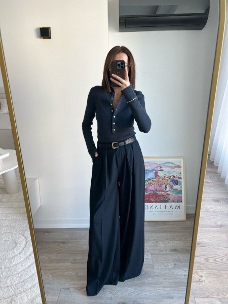 بنطلون واسع باللون الكحلي