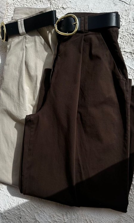 بنطلون واسع مع قشاط